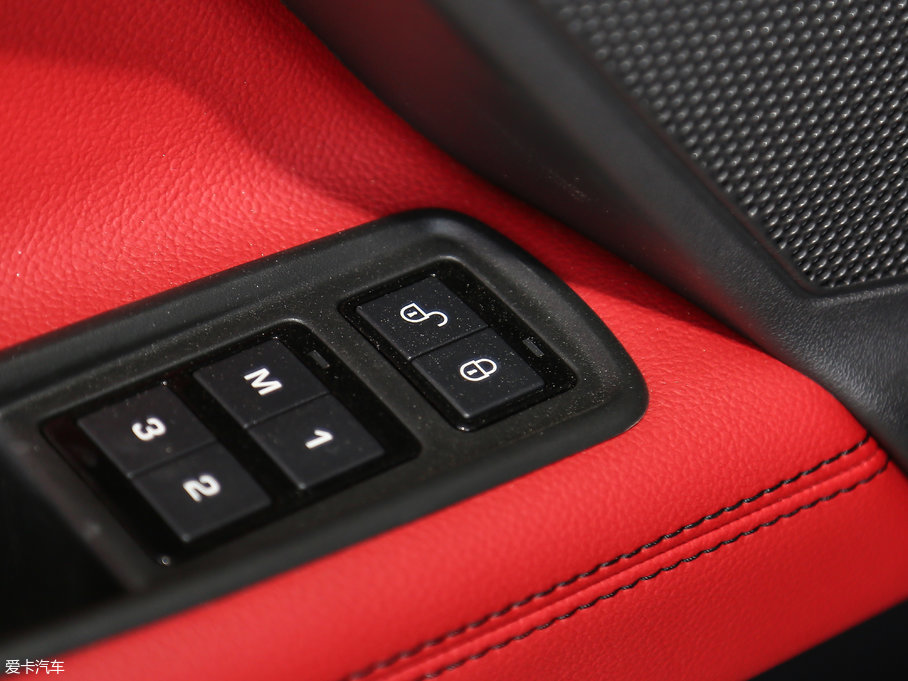 2017ݱXE 2.0T 200PS R-SPORT