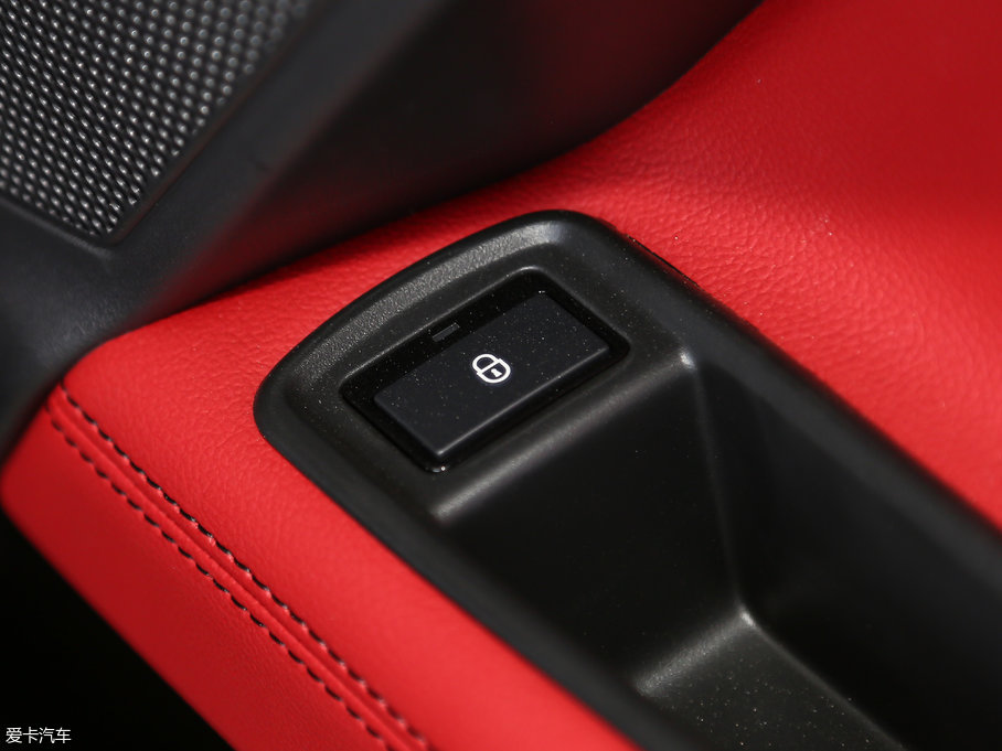 2017ݱXE 2.0T 200PS R-SPORT