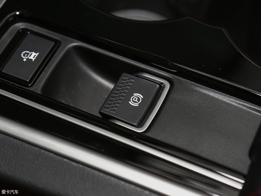 2017ݱXE 2.0T 200PS R-SPORT