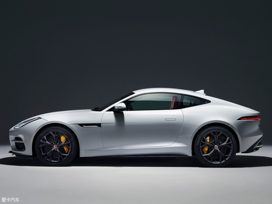 2017��ݱ�F-TYPE R