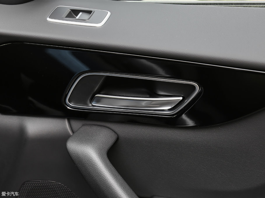 2018ݱF-PACE 2.0T (q)R-Sport\(yn)Ӱ