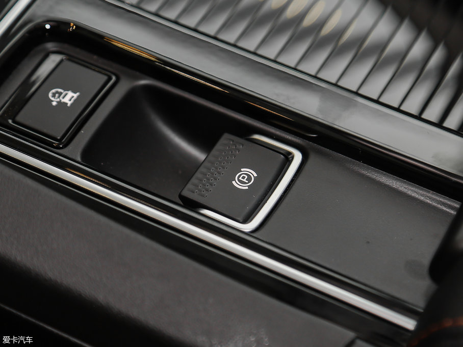 2018ݱF-PACE 2.0T 򌶼