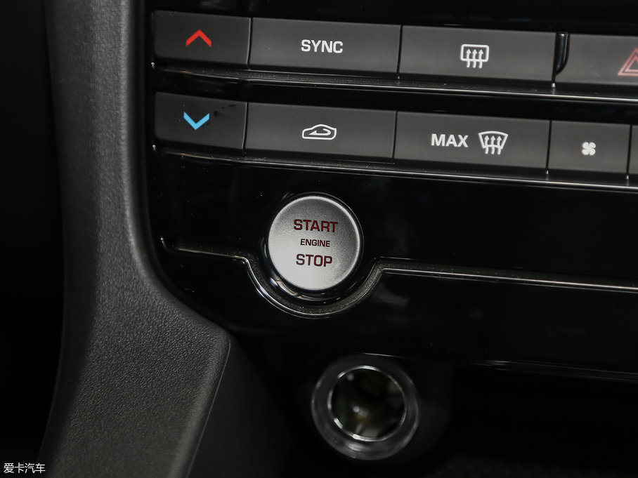 2018ݱF-PACE 2.0T 򌶼