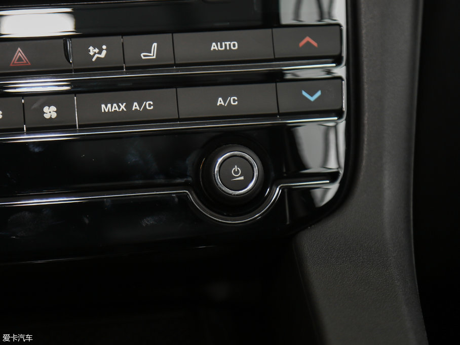 2018ݱF-PACE 2.0T 򌶼