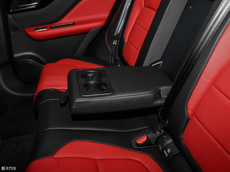 2018ݱF-PACE 3.0 SC R-Sport\Ӱ