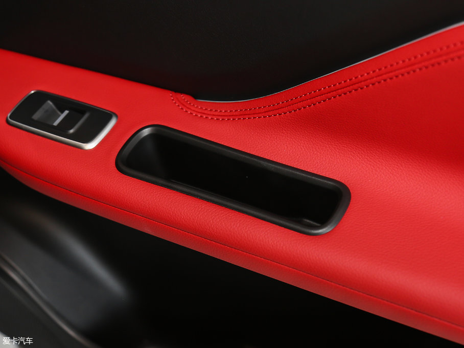 2018ݱF-PACE 3.0 SC R-Sport\Ӱ