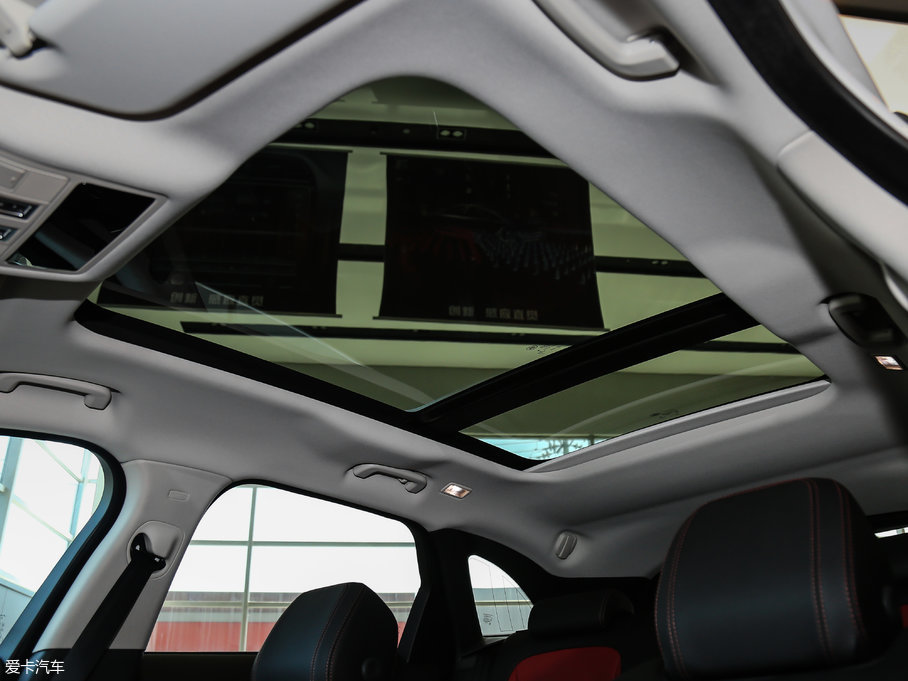 2018ݱF-PACE 3.0 SC R-Sport\Ӱ