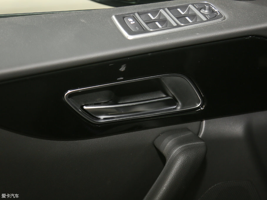 2018ݱF-PACE 2.0T 򌶼