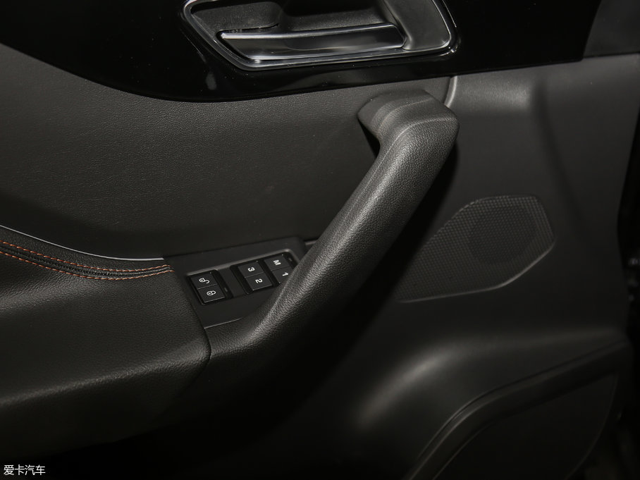 2018ݱF-PACE 2.0T 򌶼