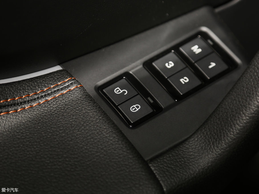 2018ݱF-PACE 2.0T 򌶼