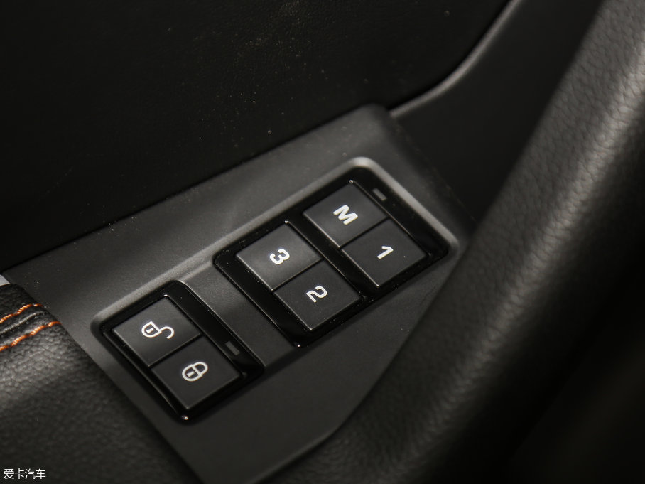 2018ݱF-PACE 2.0T 򌶼