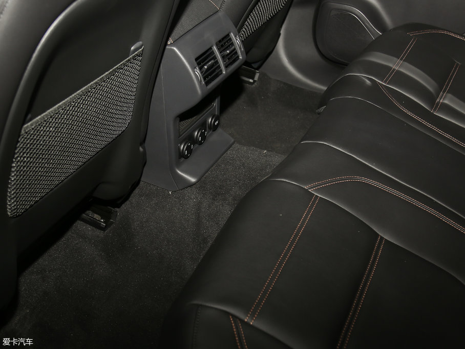 2018ݱF-PACE 2.0T 򌶼