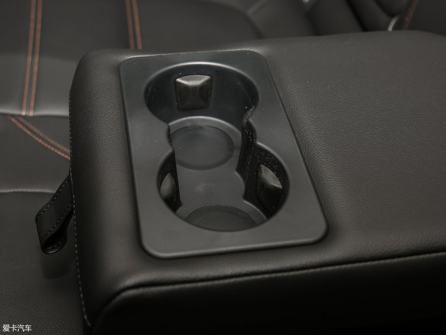 2018ݱF-PACE 2.0T 򌶼