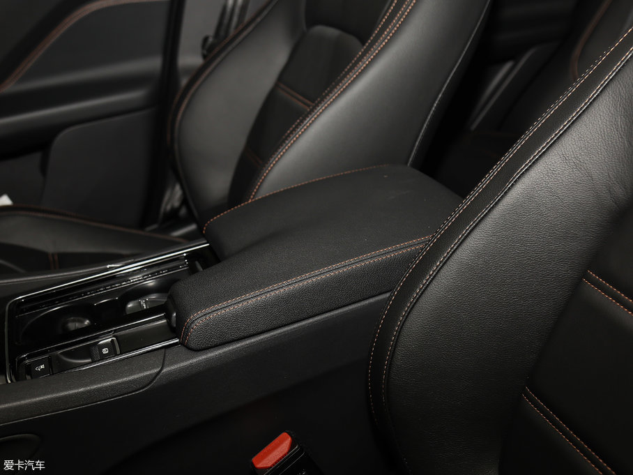 2018ݱF-PACE 2.0T 򌶼