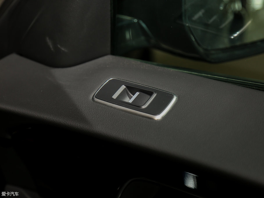 2018ݱF-PACE 2.0T 򌶼