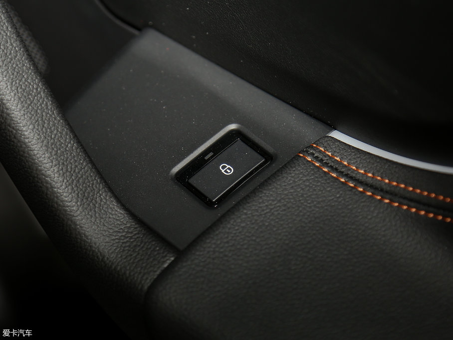 2018ݱF-PACE 2.0T 򌶼