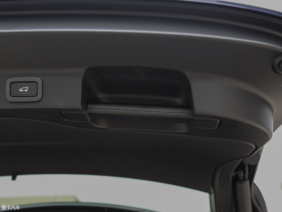 2018ݱF-PACE 2.0T 򌶼