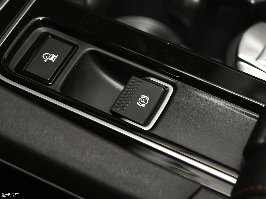 2018ݱF-PACE 2.0T 򌶼