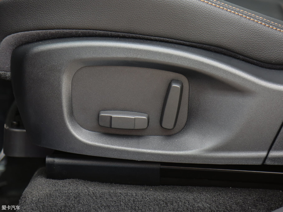 2018ݱF-PACE 2.0T (q)