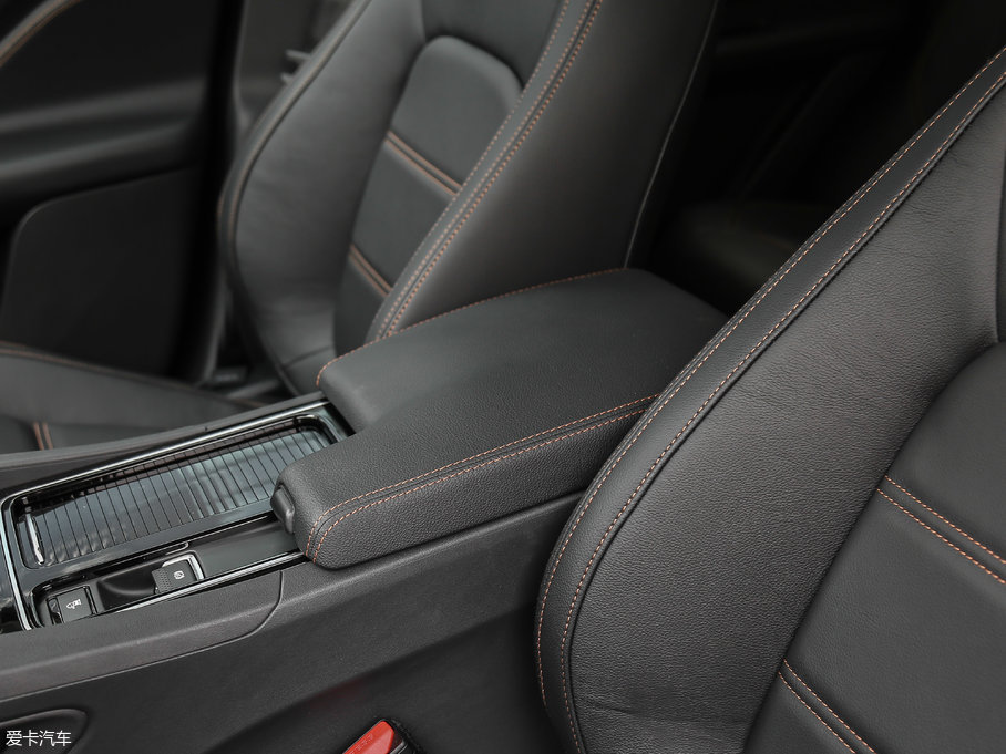 2018ݱF-PACE 2.0T 򌶼