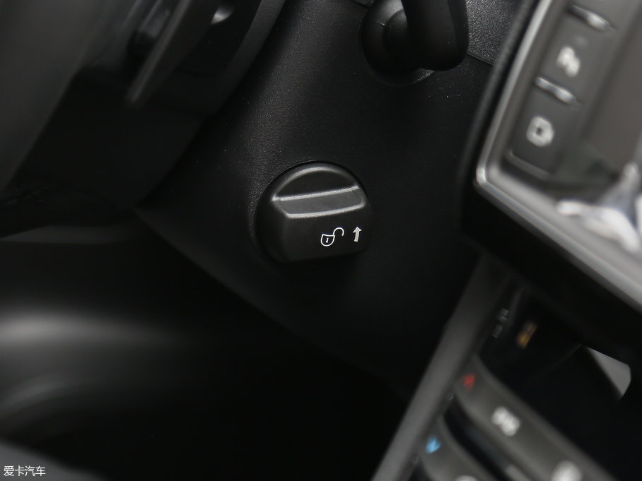 2018ݱF-PACE 2.0T (q)