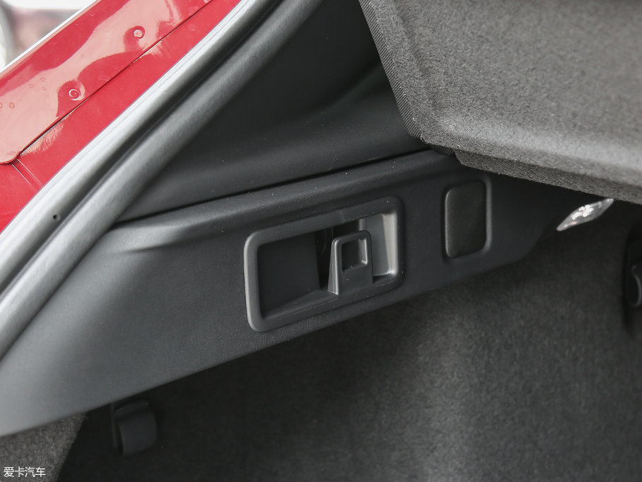 2018ݱF-PACE 2.0T 򌶼