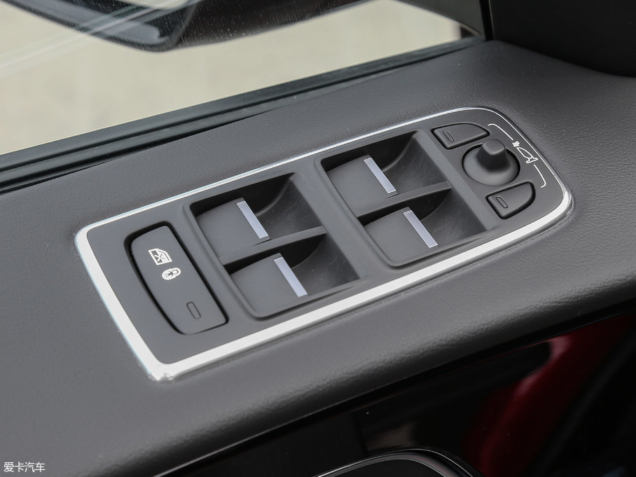 2018ݱF-PACE 2.0T (q)