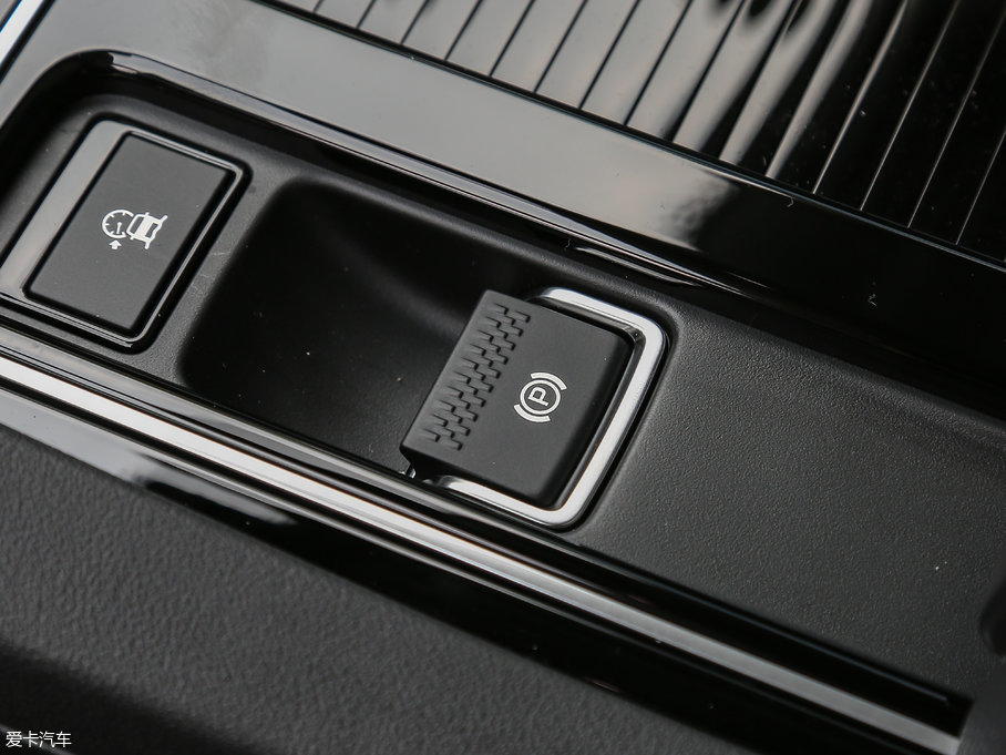 2018ݱF-PACE 2.0T 򌶼