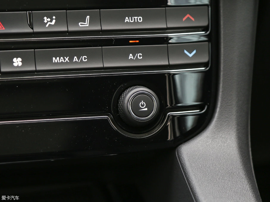 2018ݱF-PACE 2.0T 򌶼