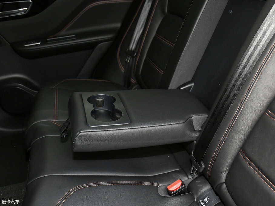 2018ݱF-PACE 2.0T 򌶼