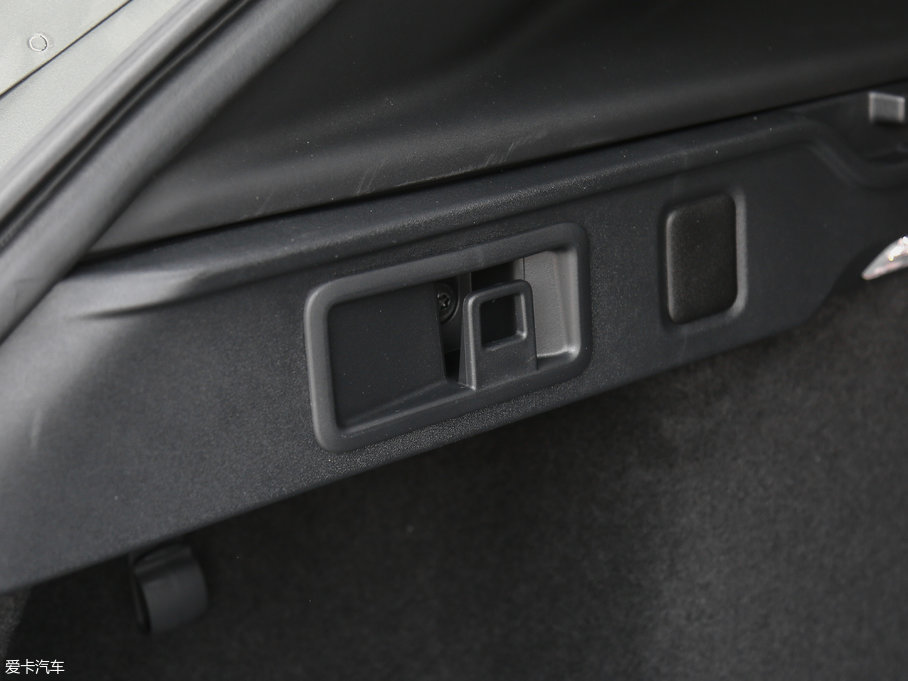 2018ݱF-PACE 2.0T (q)