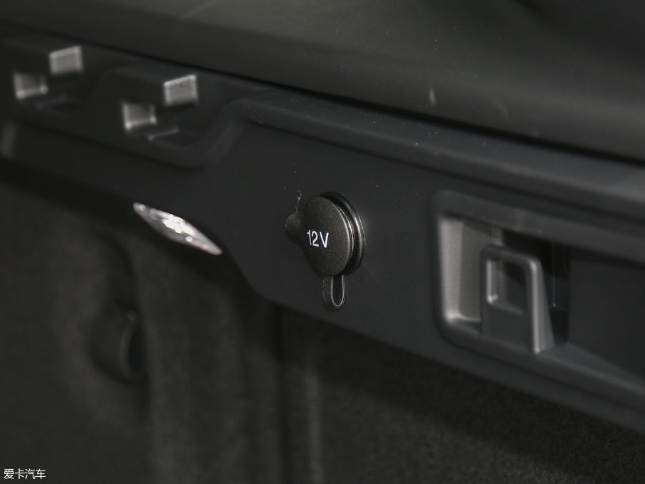 2018ݱF-PACE 2.0T 򌶼