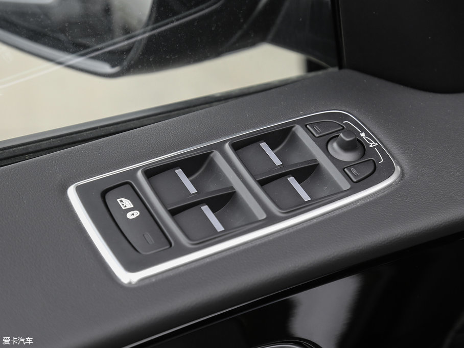 2018ݱF-PACE 2.0T 򌶼