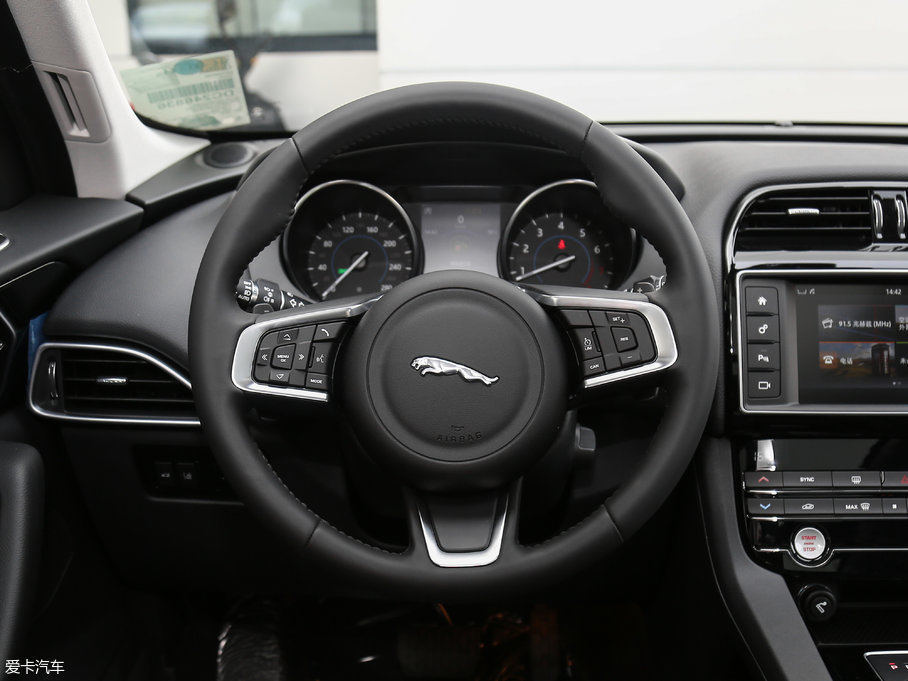 2018ݱF-PACE 2.0T 򌶼