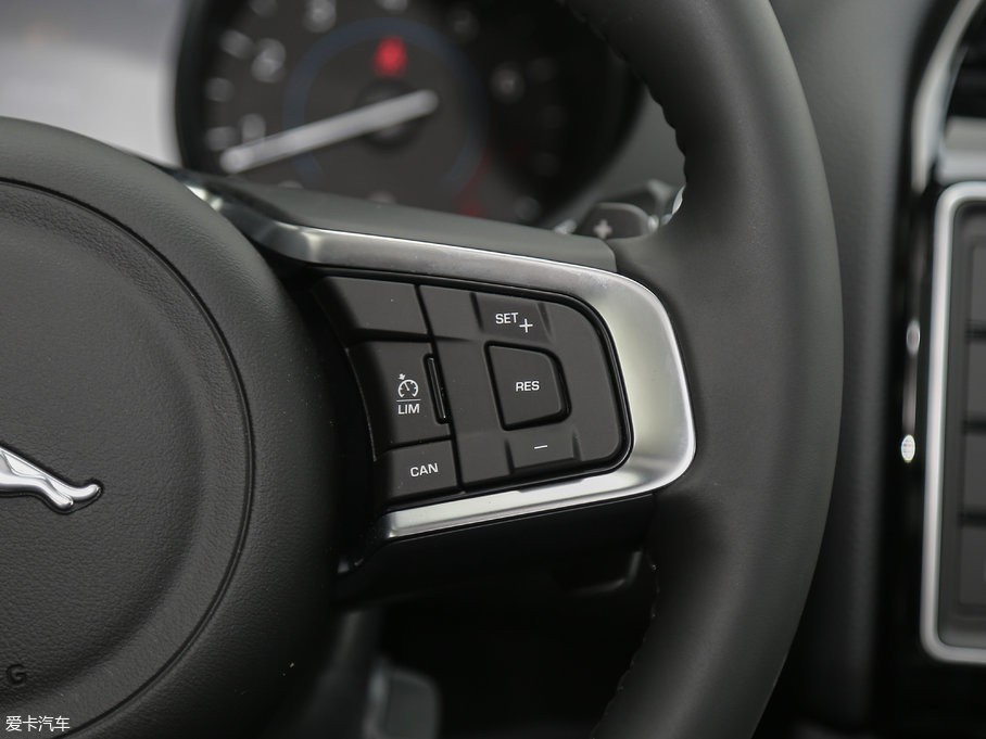 2018ݱF-PACE 2.0T 򌶼