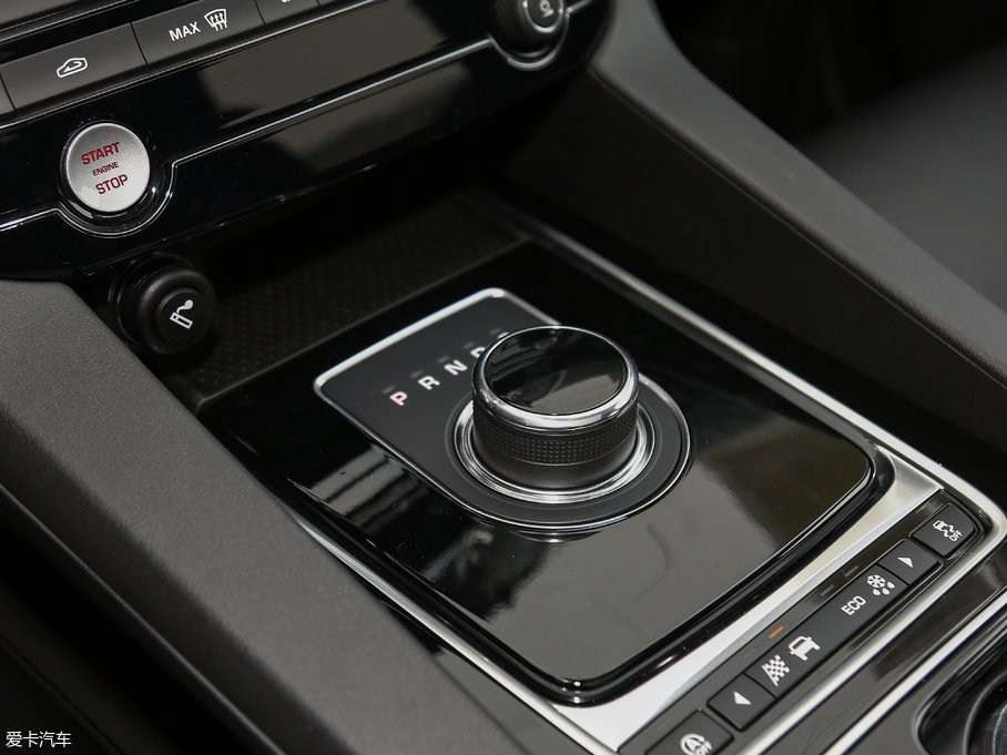 2018ݱF-PACE 2.0T 򌶼