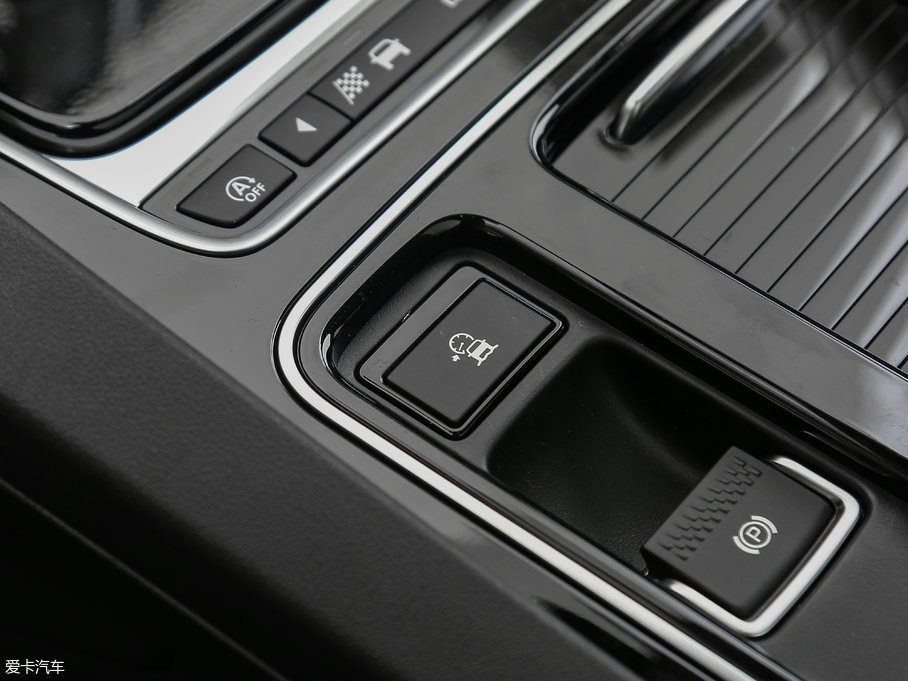 2018ݱF-PACE 2.0T 򌶼