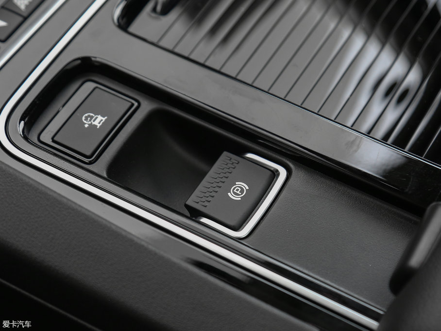 2018ݱF-PACE 2.0T 򌶼