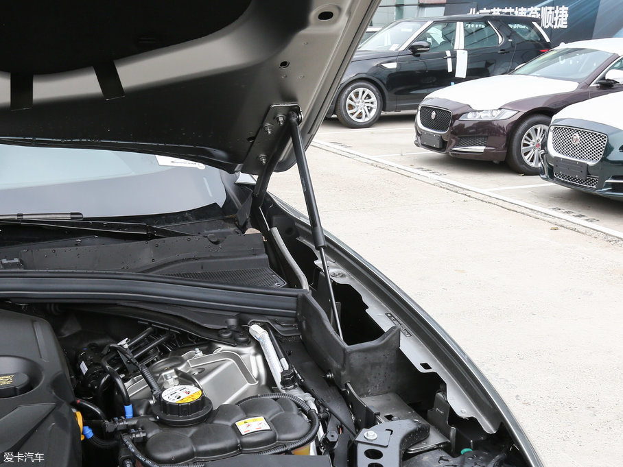 2018ݱF-PACE 2.0T 򌶼