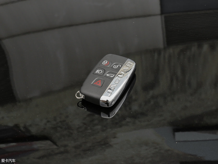 2018ݱF-PACE 2.0T 򌶼