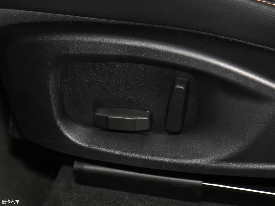 2018ݱF-PACE 2.0T 򌶼