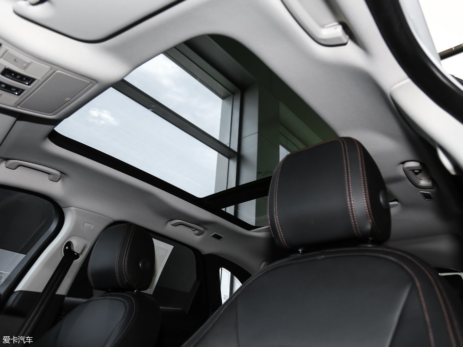 2018ݱF-PACE 2.0T 򌶼