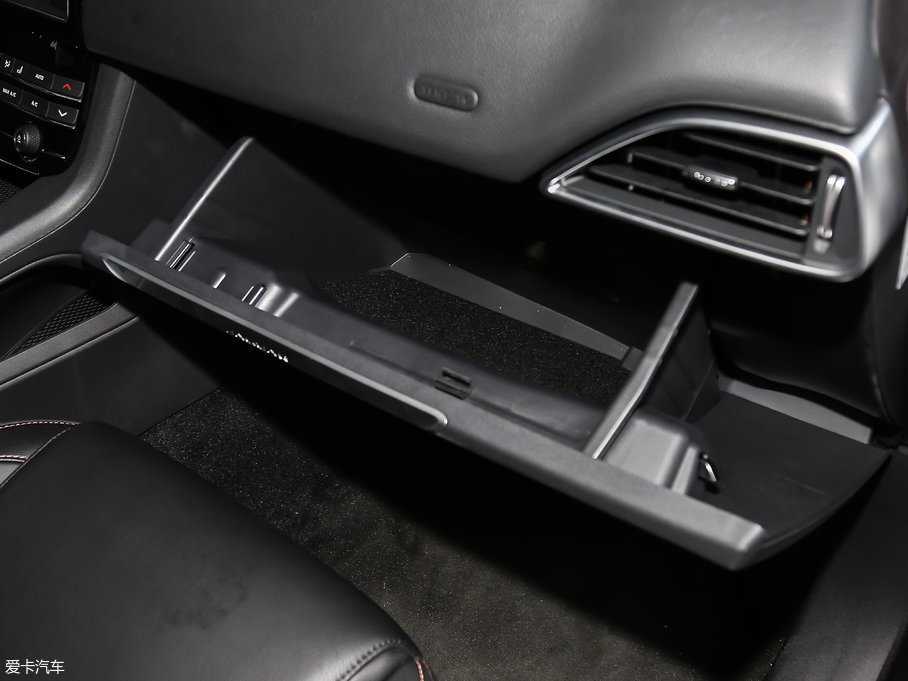 2018ݱF-PACE 2.0T 򌶼