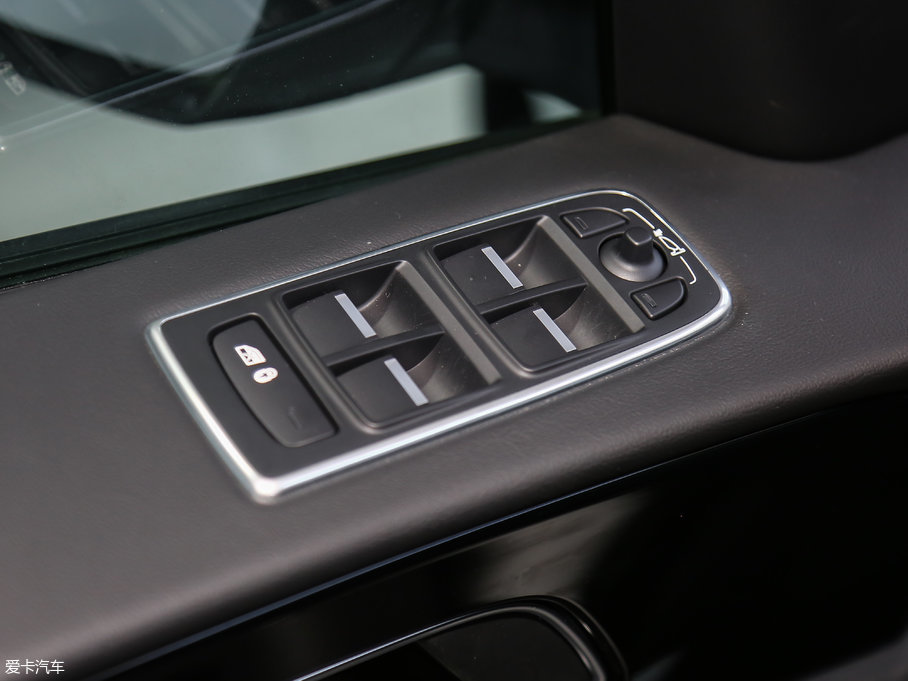 2018ݱF-PACE 2.0T 򌶼