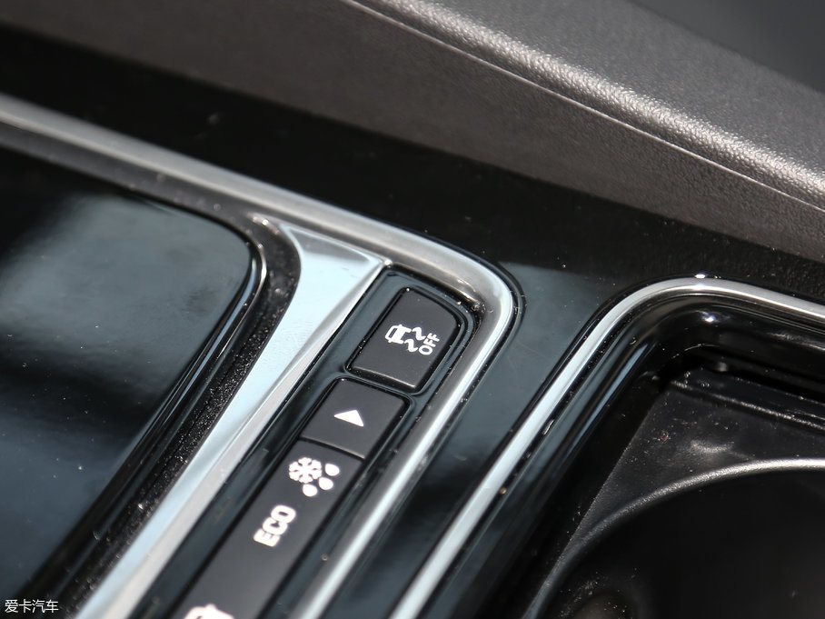 2018ݱF-PACE 2.0T 򌶼