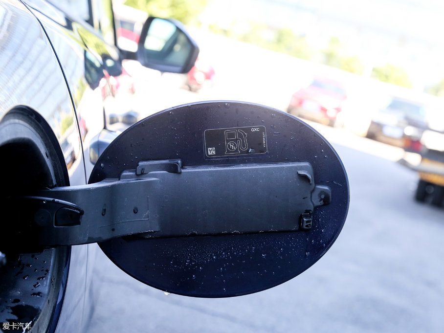 2018ݱF-PACE 2.0T 򌶼