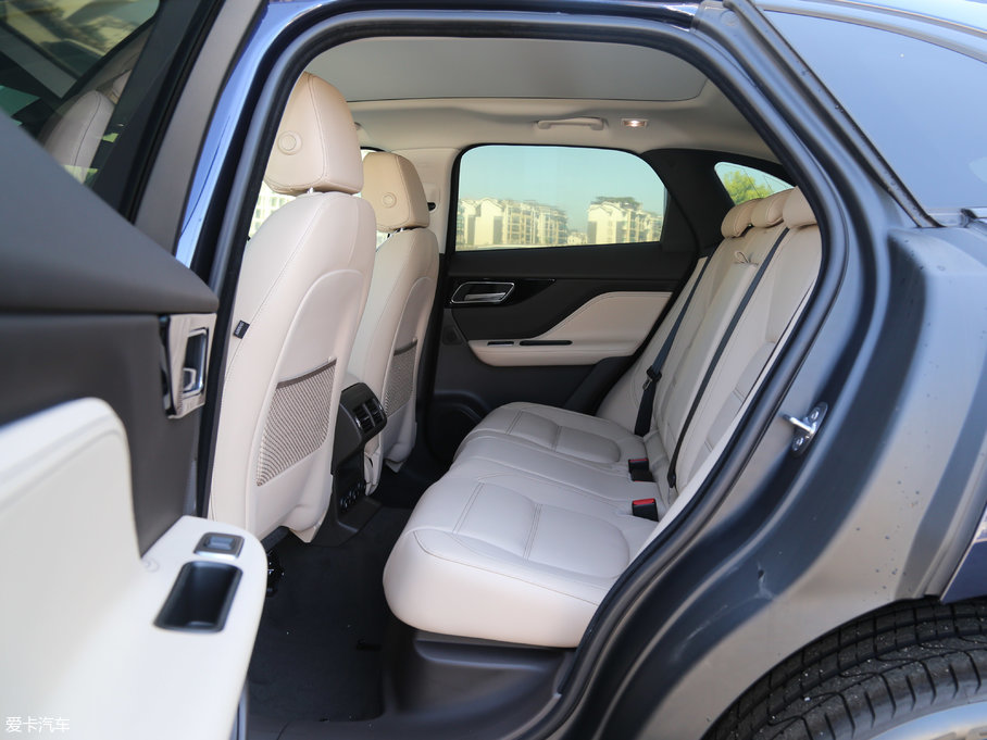 2018ݱF-PACE 2.0T 򌶼