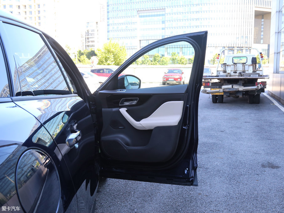 2018ݱF-PACE 2.0T 򌶼