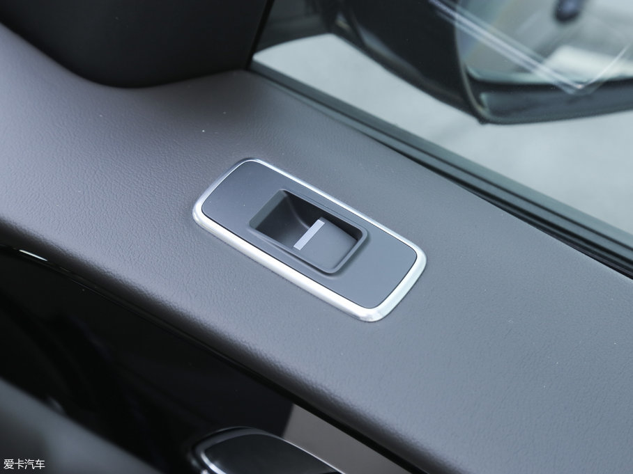 2018ݱF-PACE 2.0T 򌶼