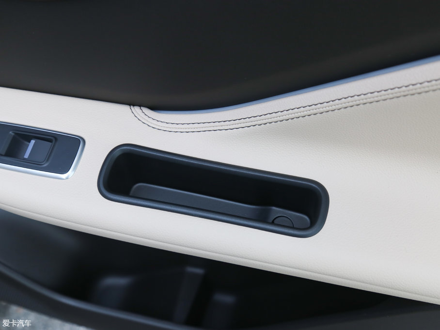 2018ݱF-PACE 2.0T 򌶼